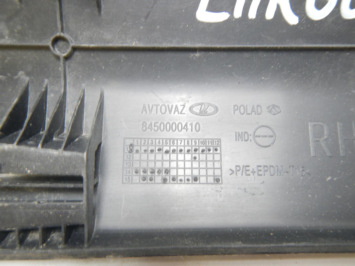 Молдинг задней правой двери