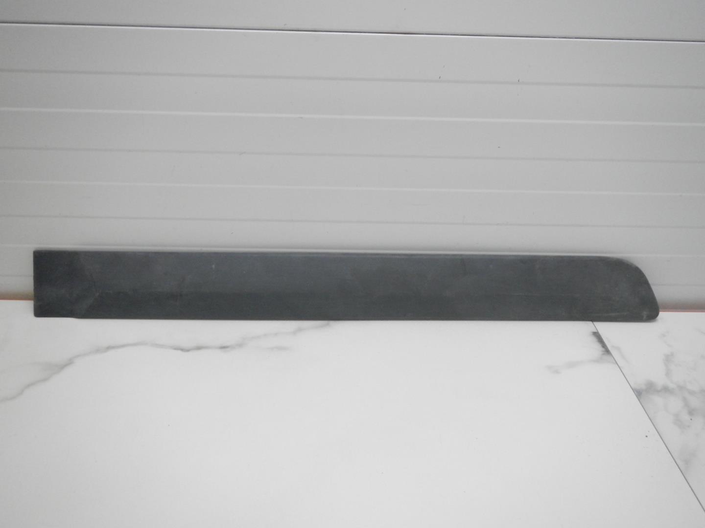 Молдинг задней правой двери