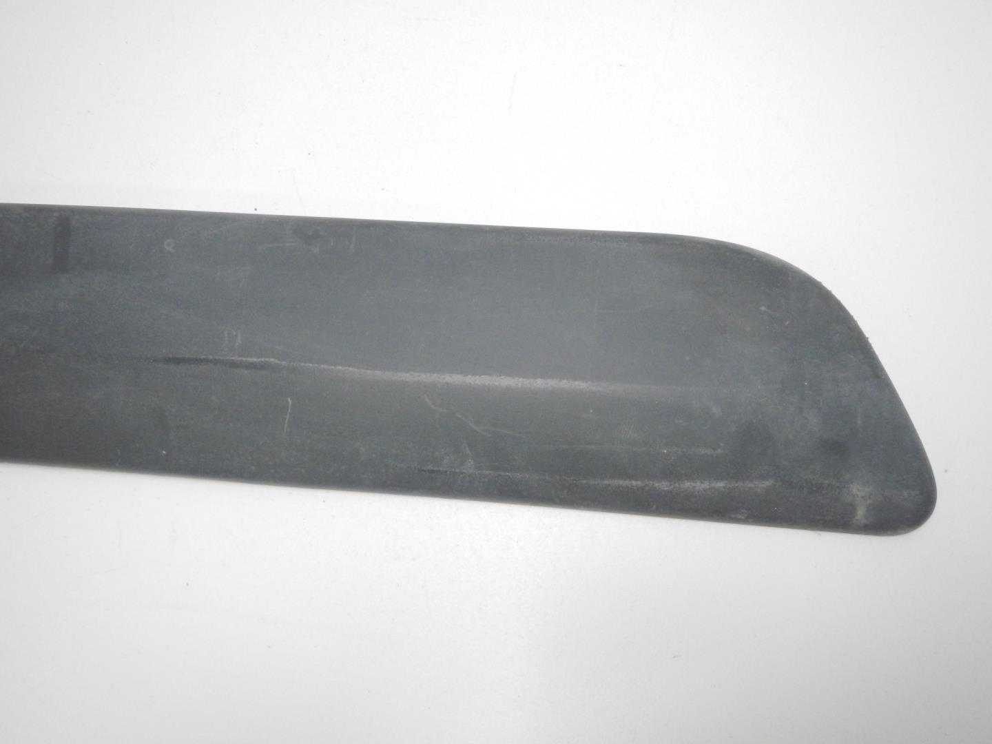 Молдинг задней правой двери