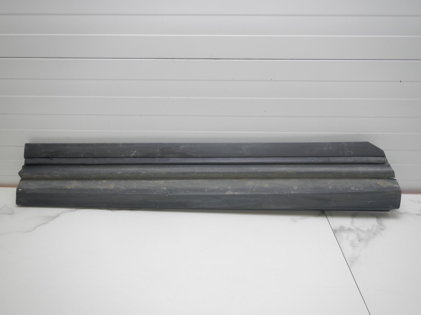 Молдинг передней правой двери