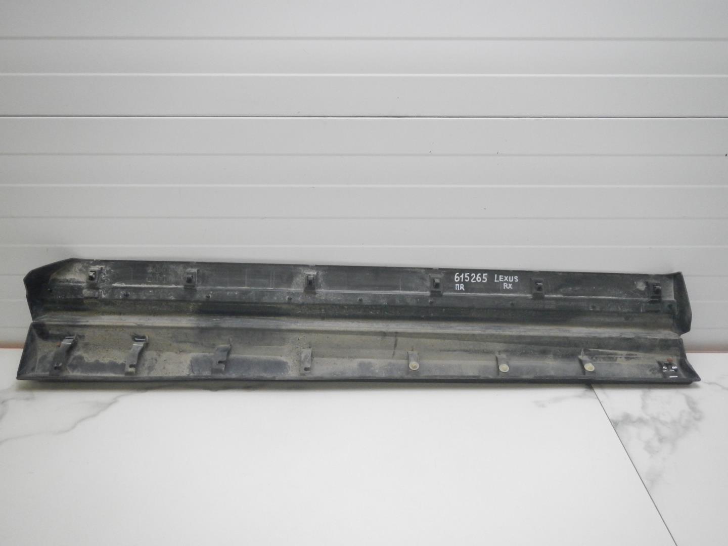 Молдинг передней правой двери