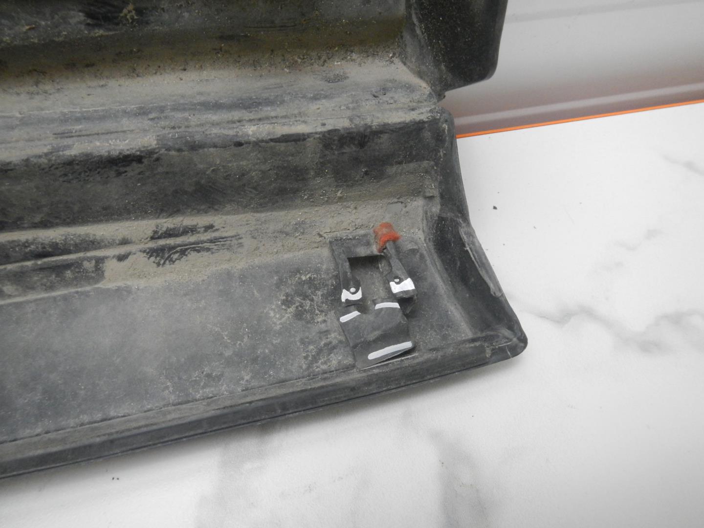 Молдинг передней правой двери