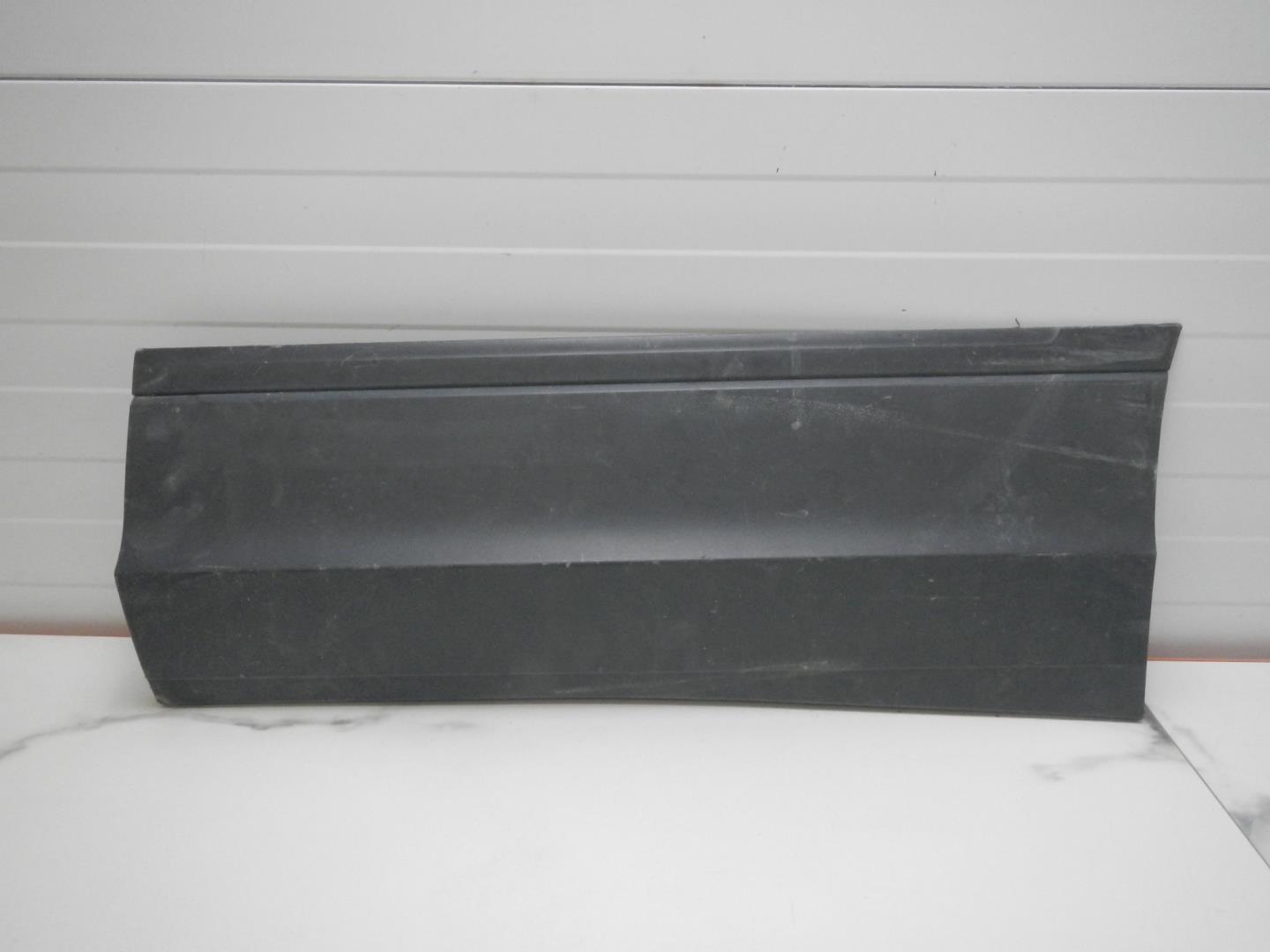 Молдинг задней левой двери