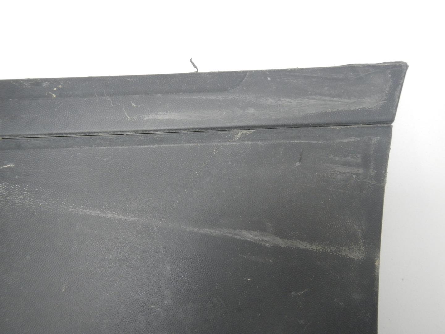 Молдинг задней левой двери