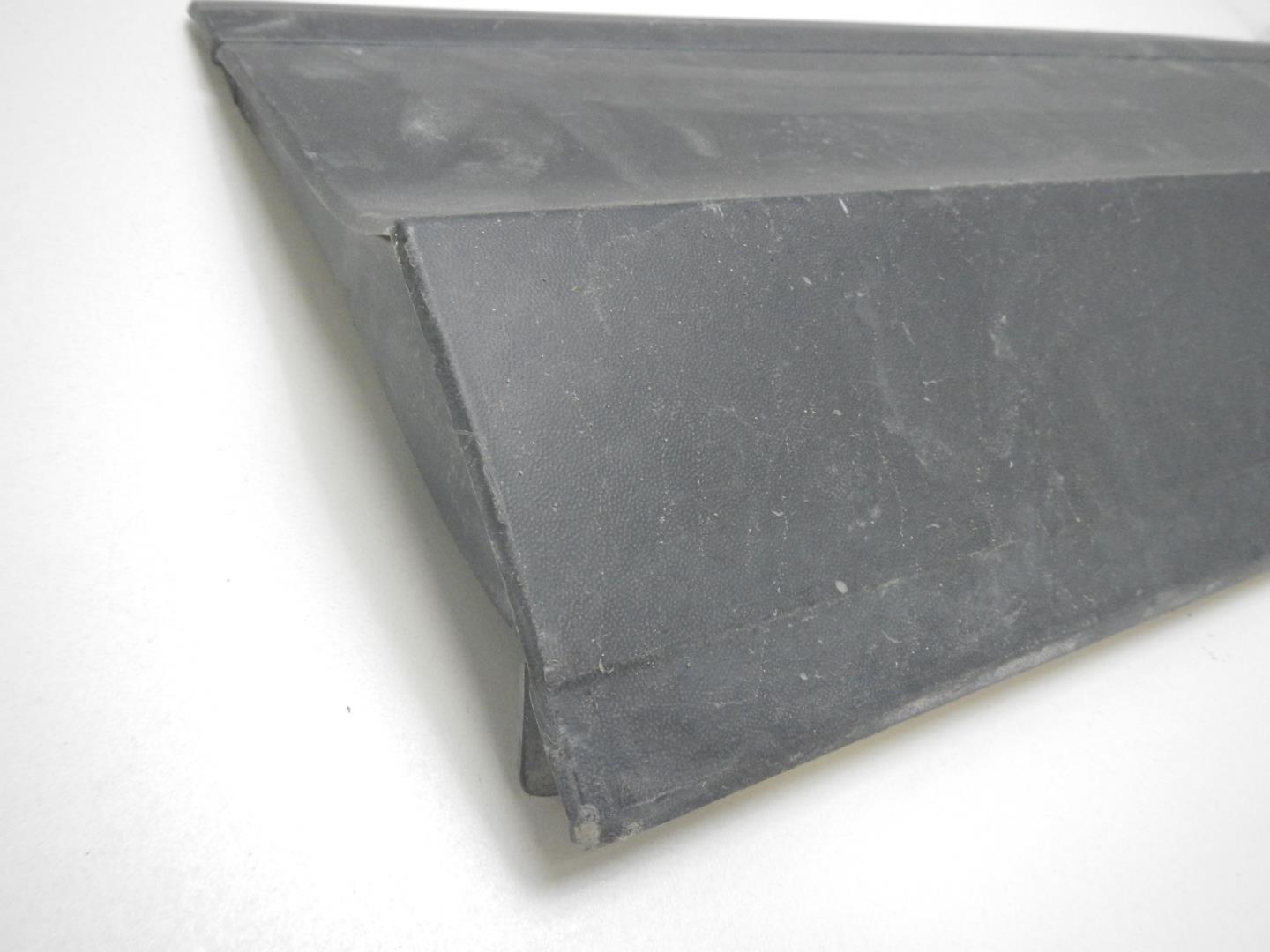 Молдинг задней левой двери