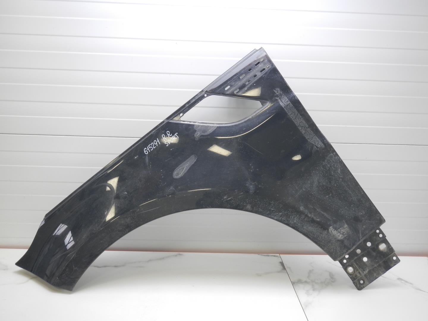 Крыло переднее левое