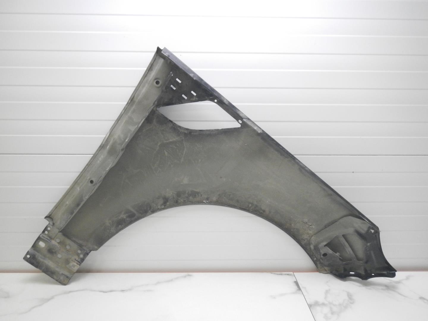 Крыло переднее левое