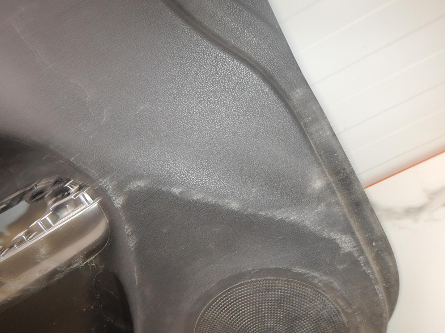 Обшивка двери передней левой