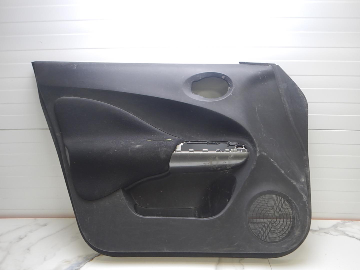 Обшивка двери передней левой