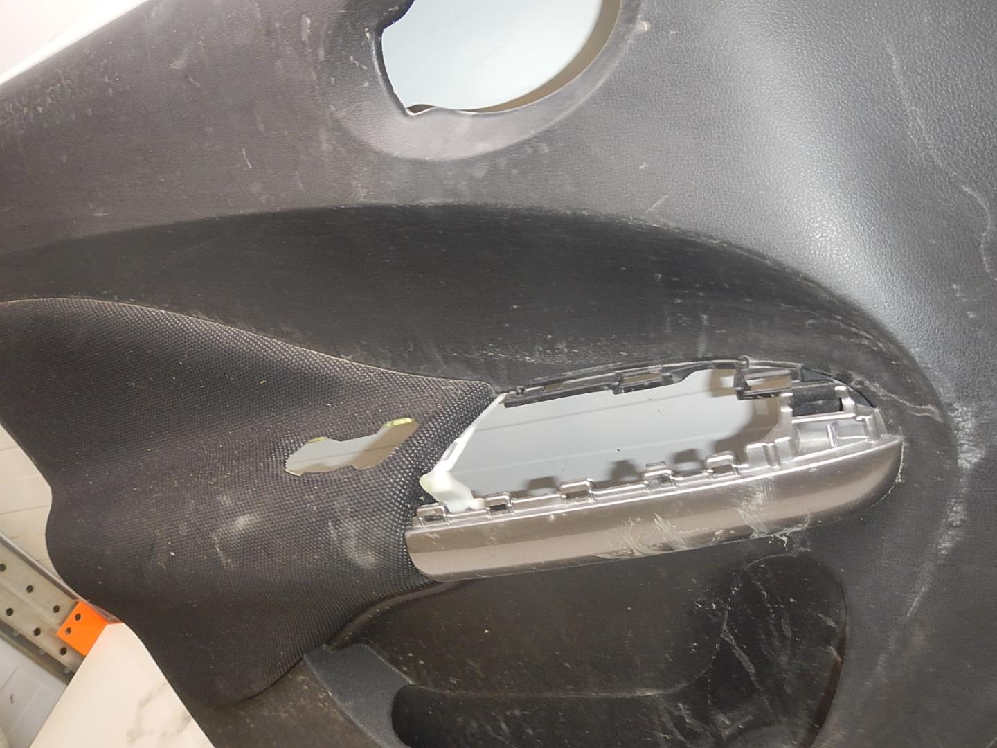 Обшивка двери передней левой