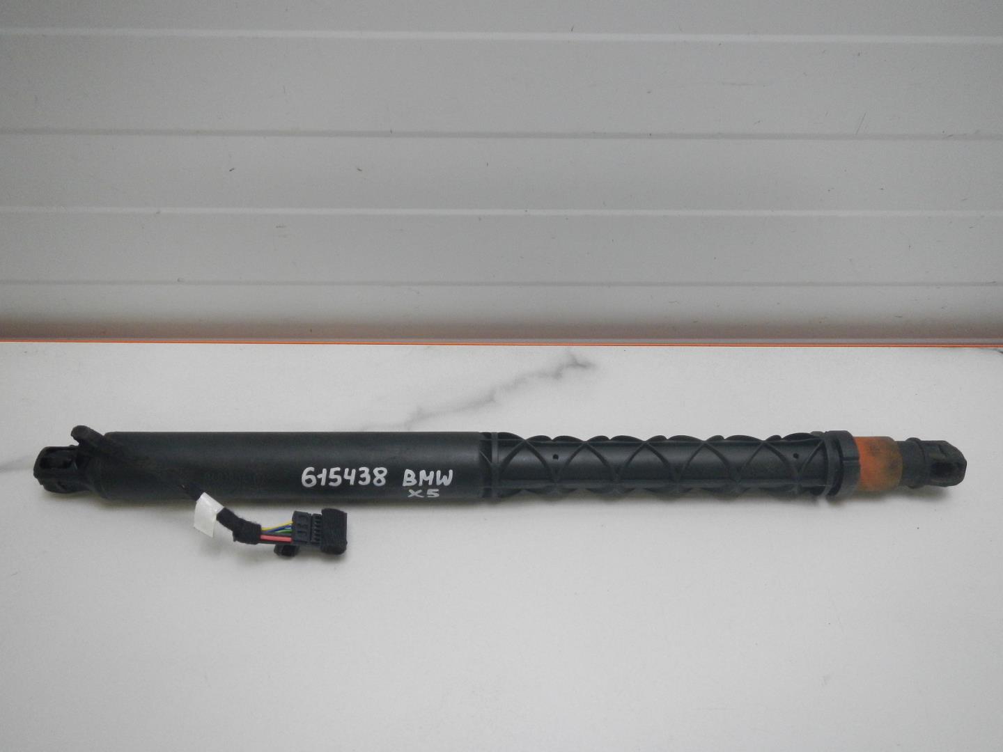 Амортизатор двери багажника