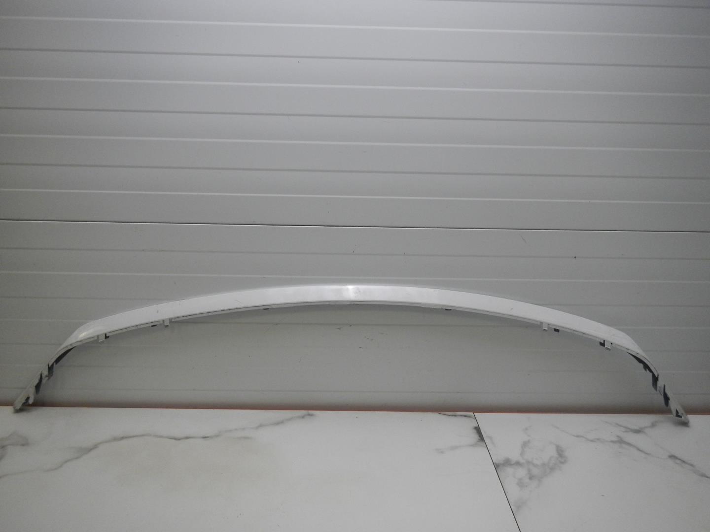 Молдинг переднего бампера