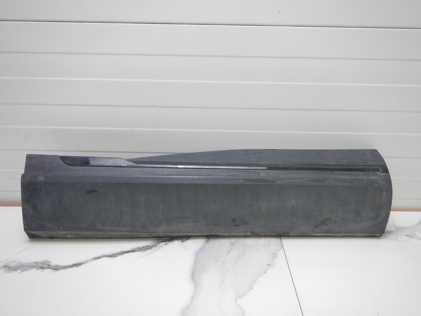 Молдинг задней правой двери