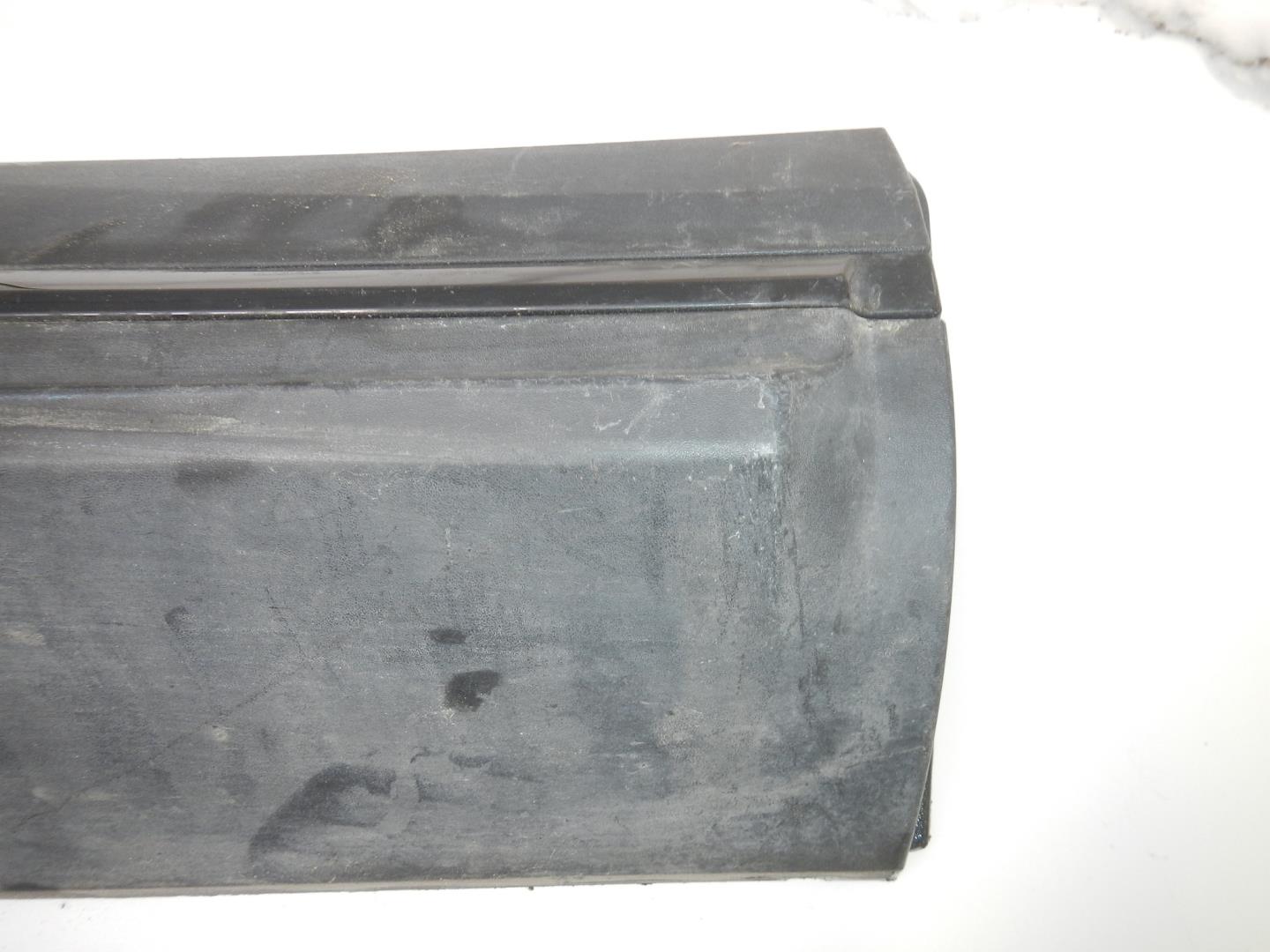 Молдинг задней правой двери