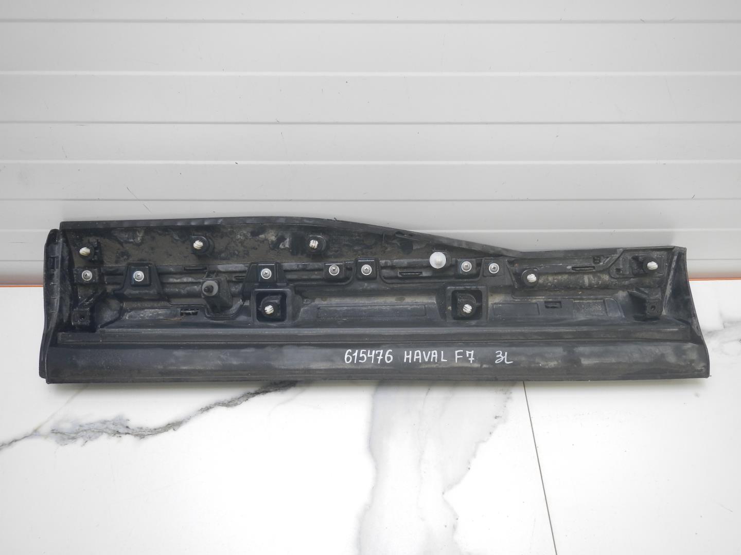 Молдинг задней правой двери