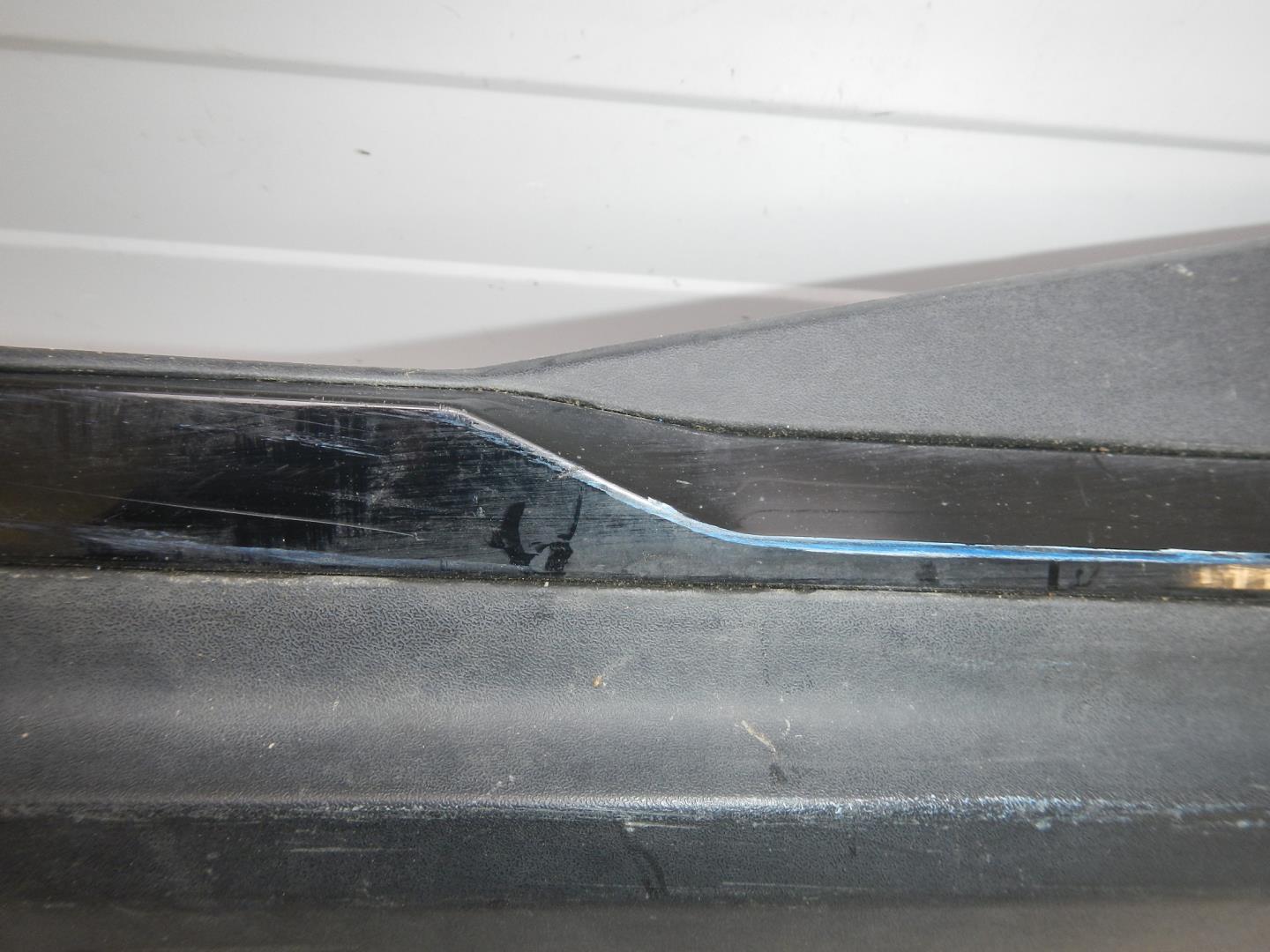 Молдинг задней правой двери