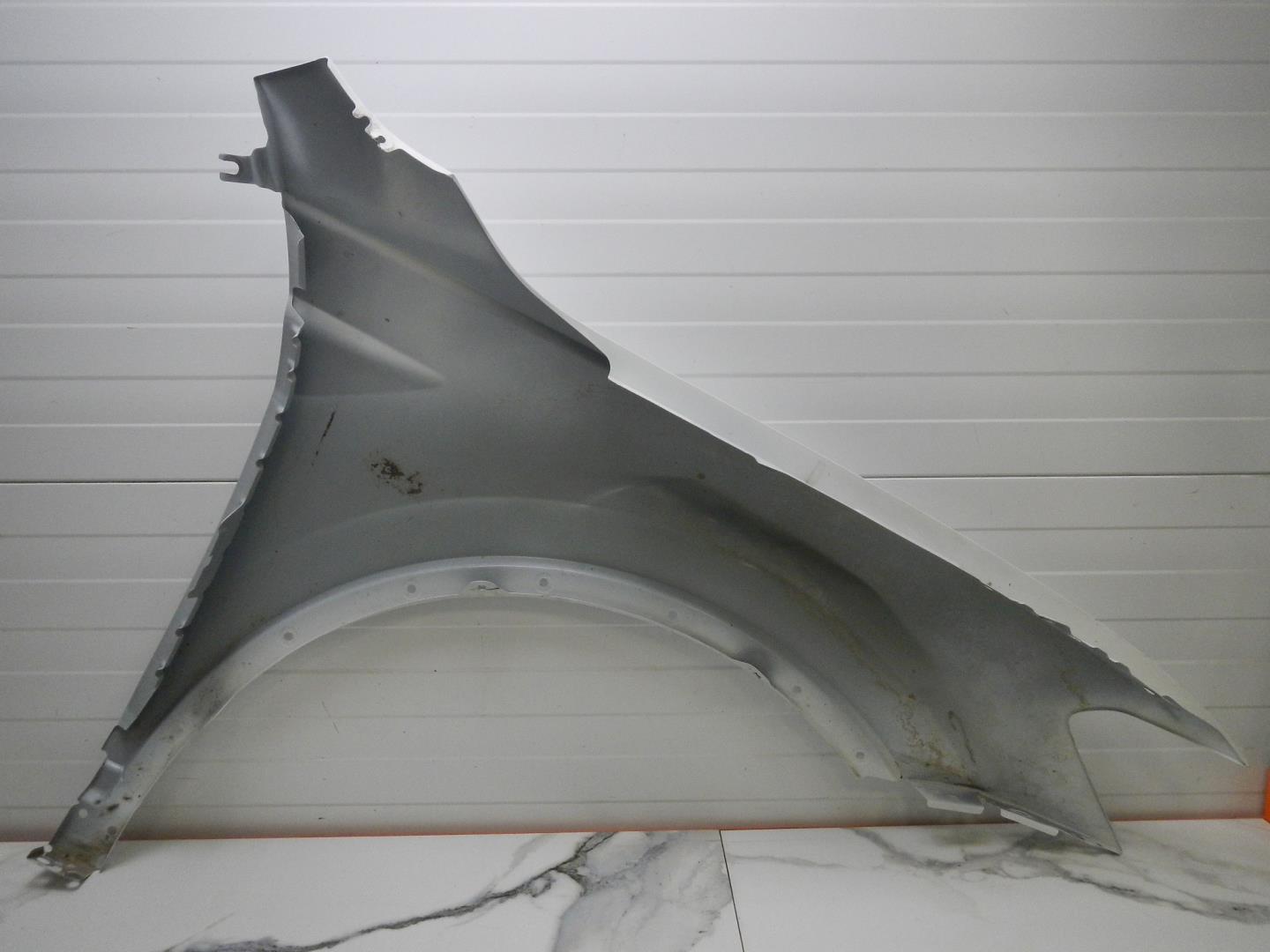 Крыло переднее левое