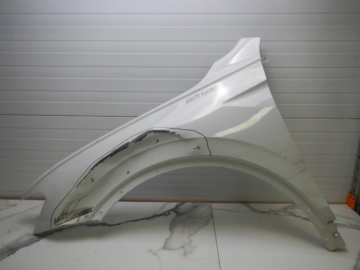 Крыло переднее левое