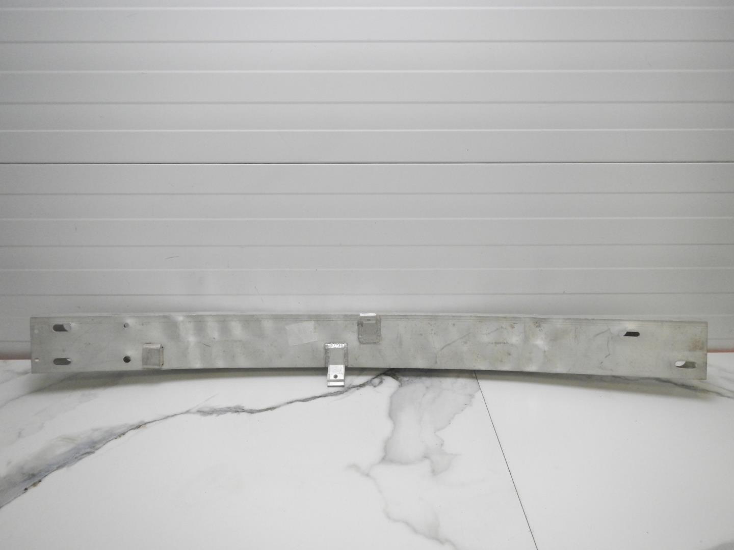 Усилитель переднего бампера