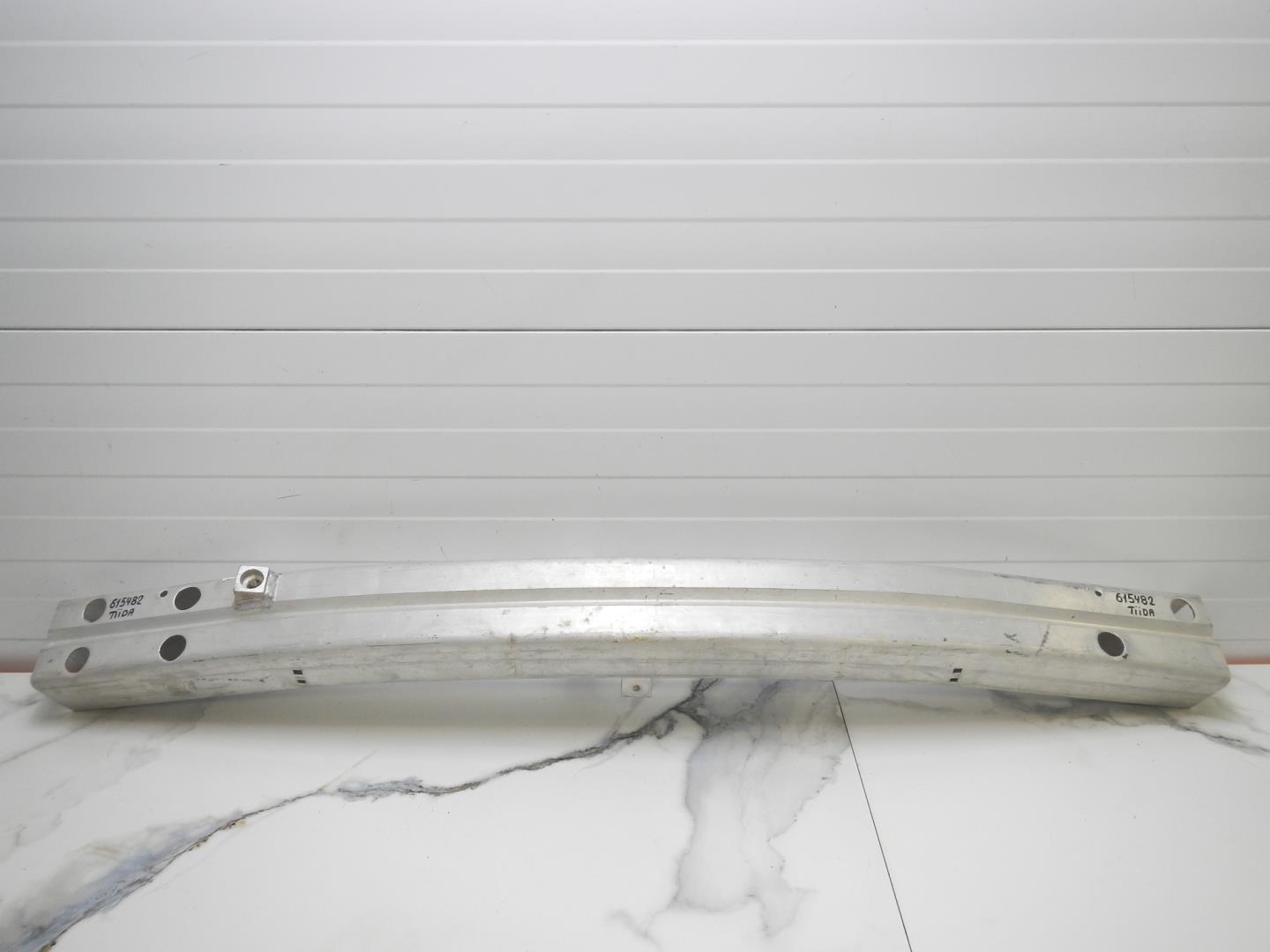 Усилитель переднего бампера