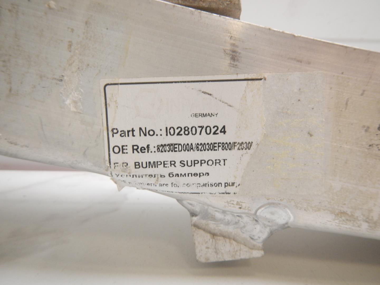 Усилитель переднего бампера