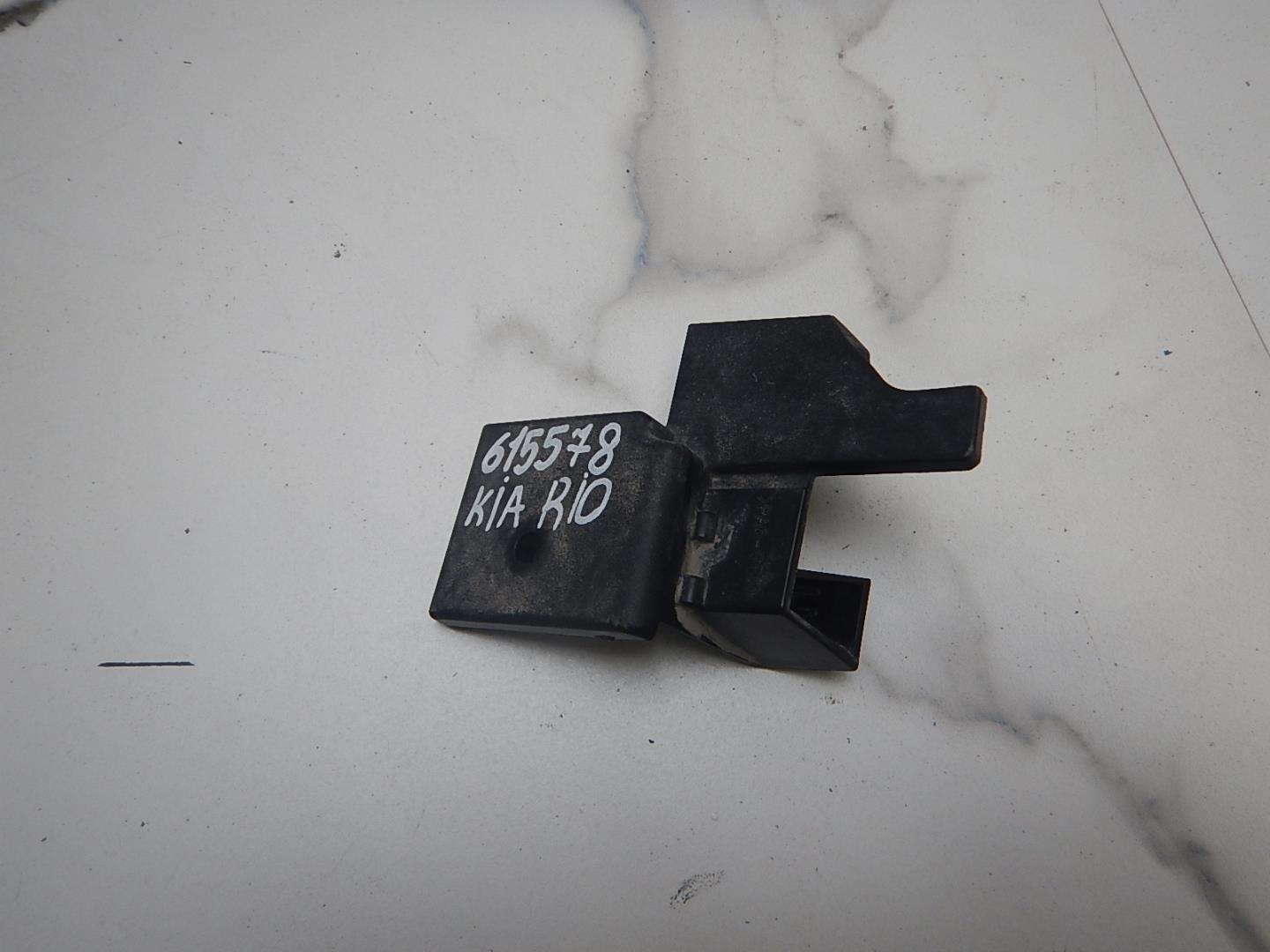 Кронштейн фар левый