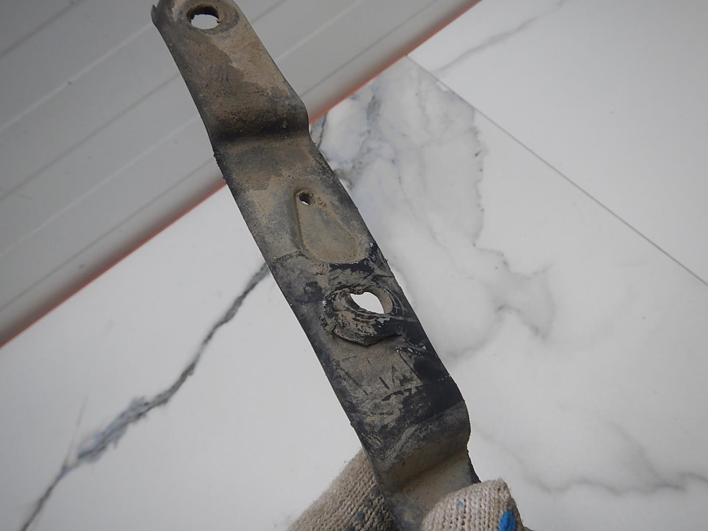 Брызговик передний левый