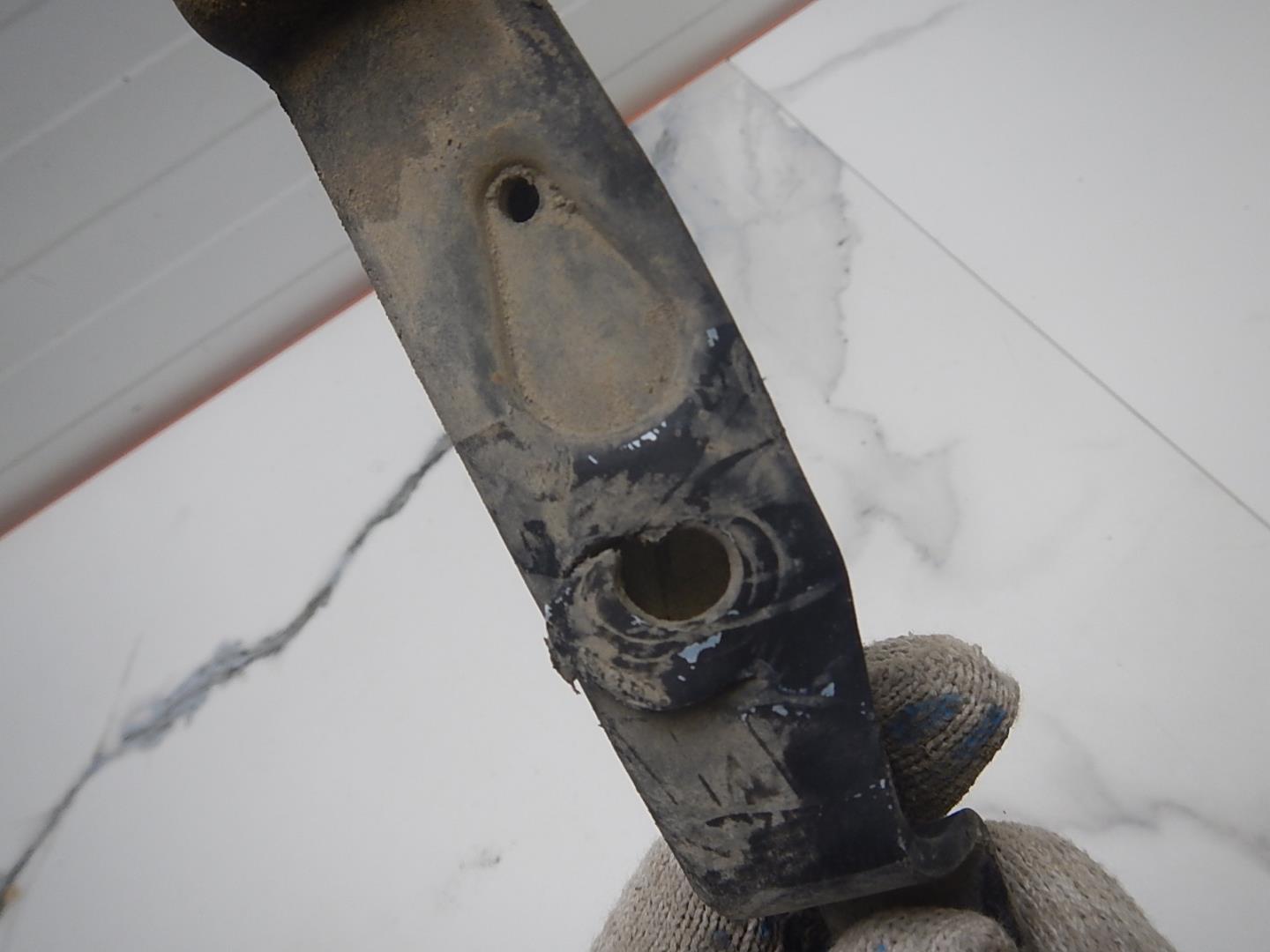 Брызговик передний левый