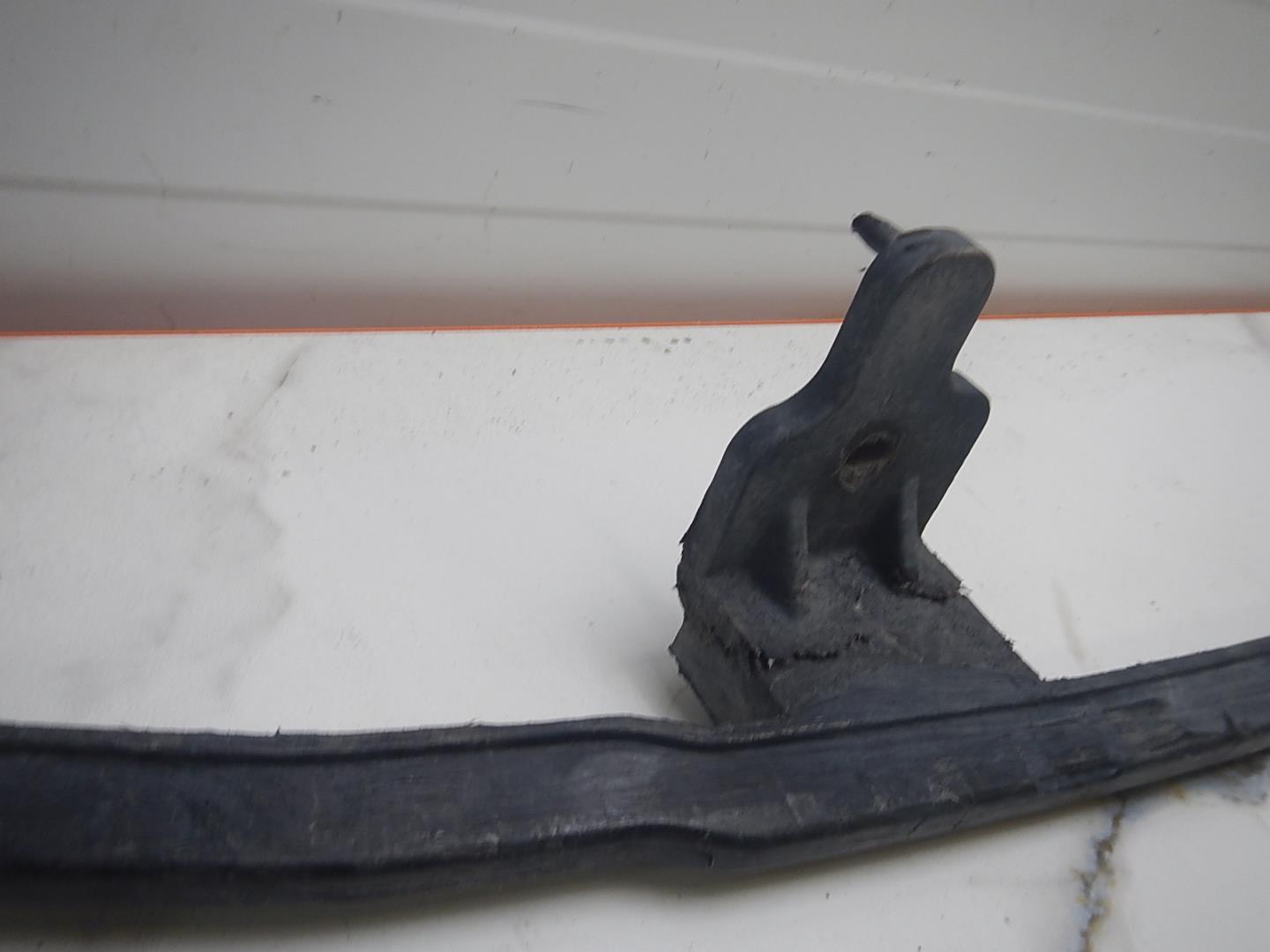 Усилитель переднего бампера