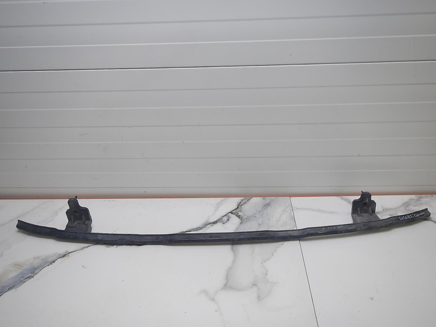 Усилитель переднего бампера