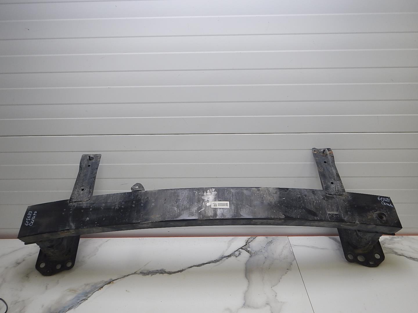 Усилитель переднего бампера