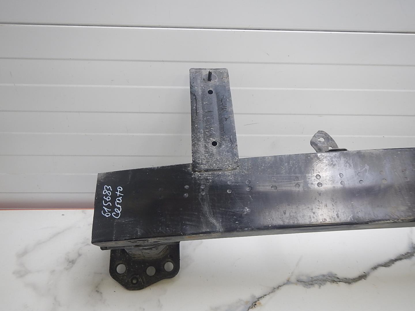 Усилитель переднего бампера