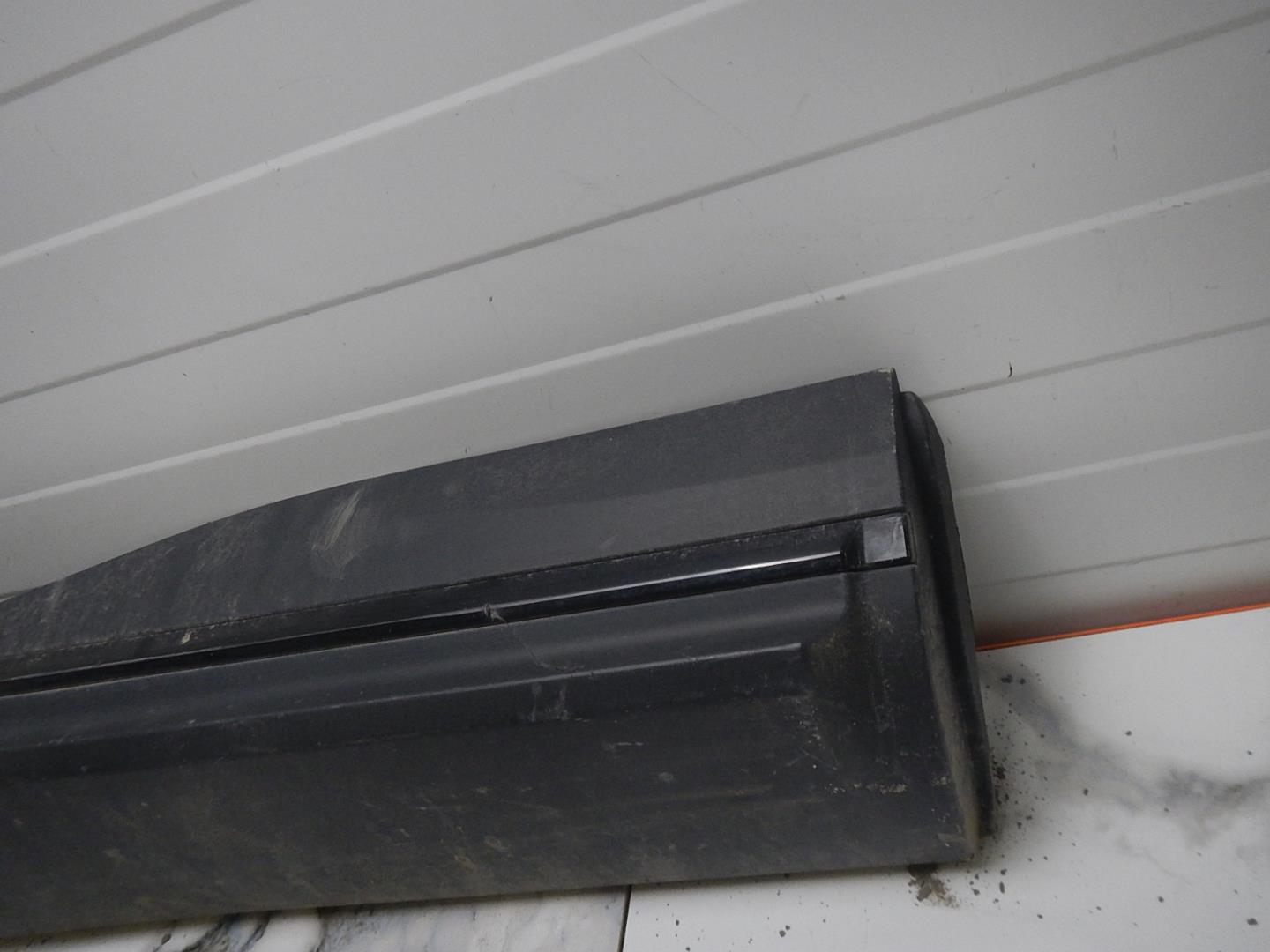 Молдинг задней правой двери