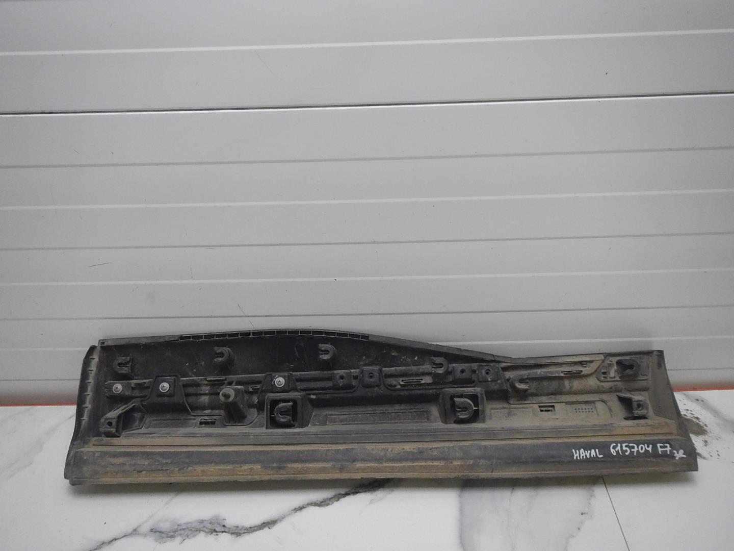 Молдинг задней правой двери