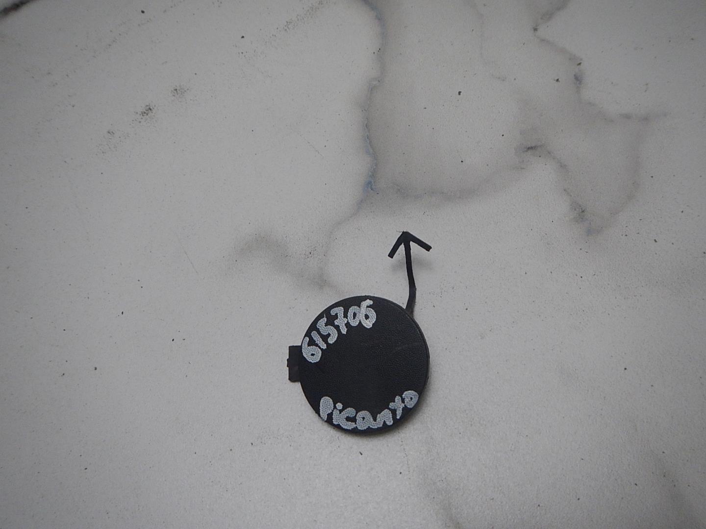 Заглушка буксировочного крюка