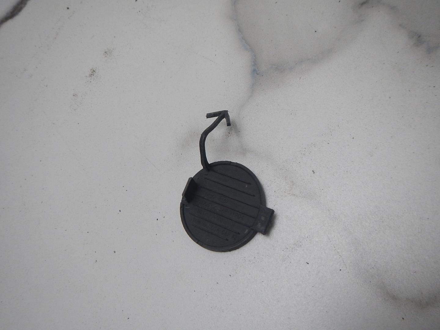 Заглушка буксировочного крюка