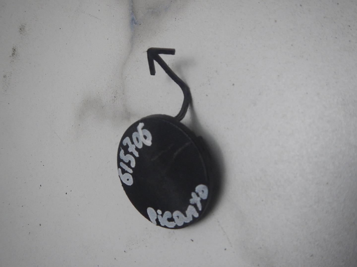 Заглушка буксировочного крюка