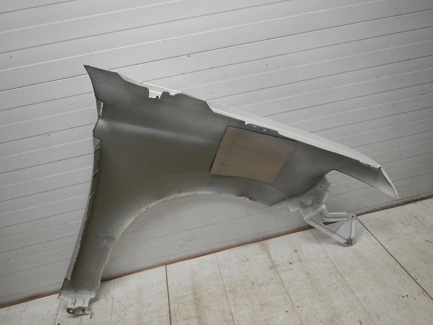 Крыло переднее левое