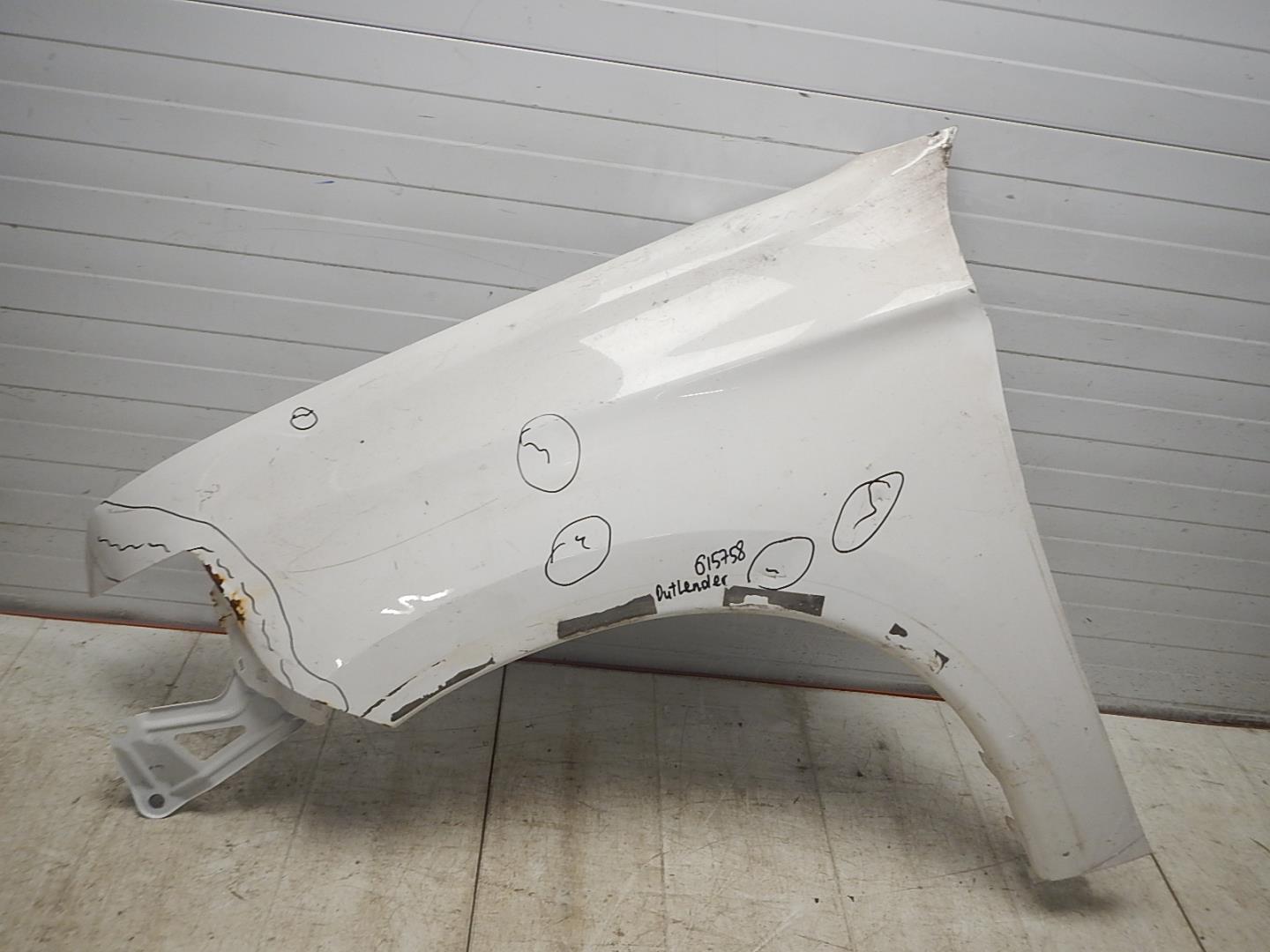 Крыло переднее левое