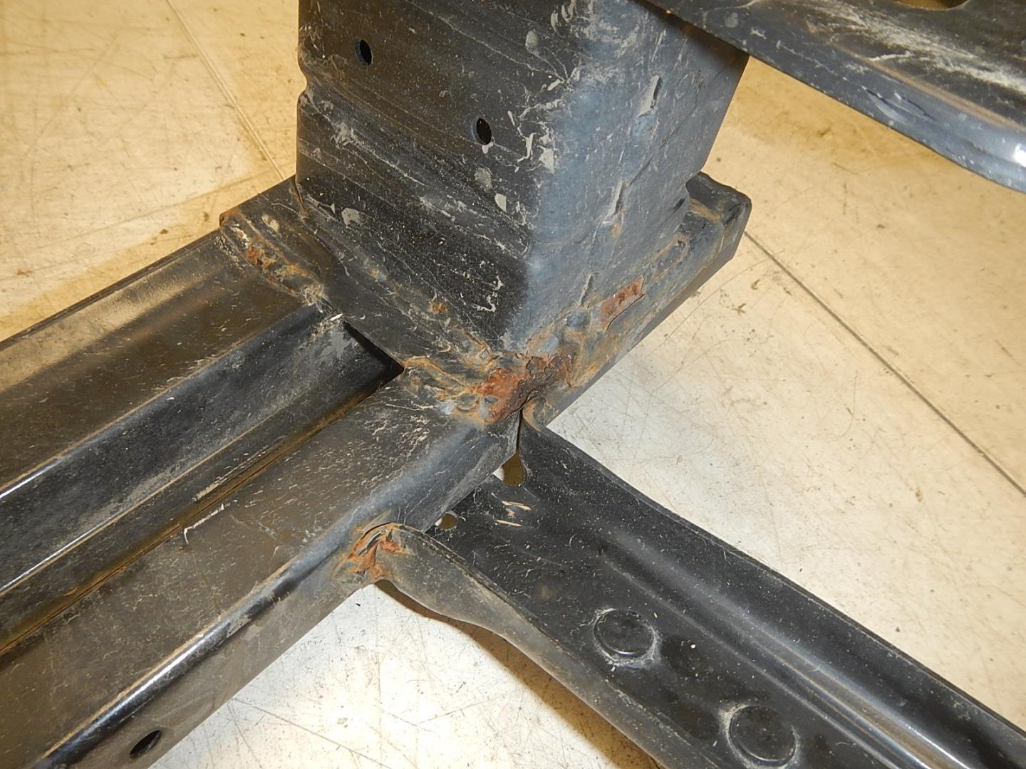 Усилитель переднего бампера