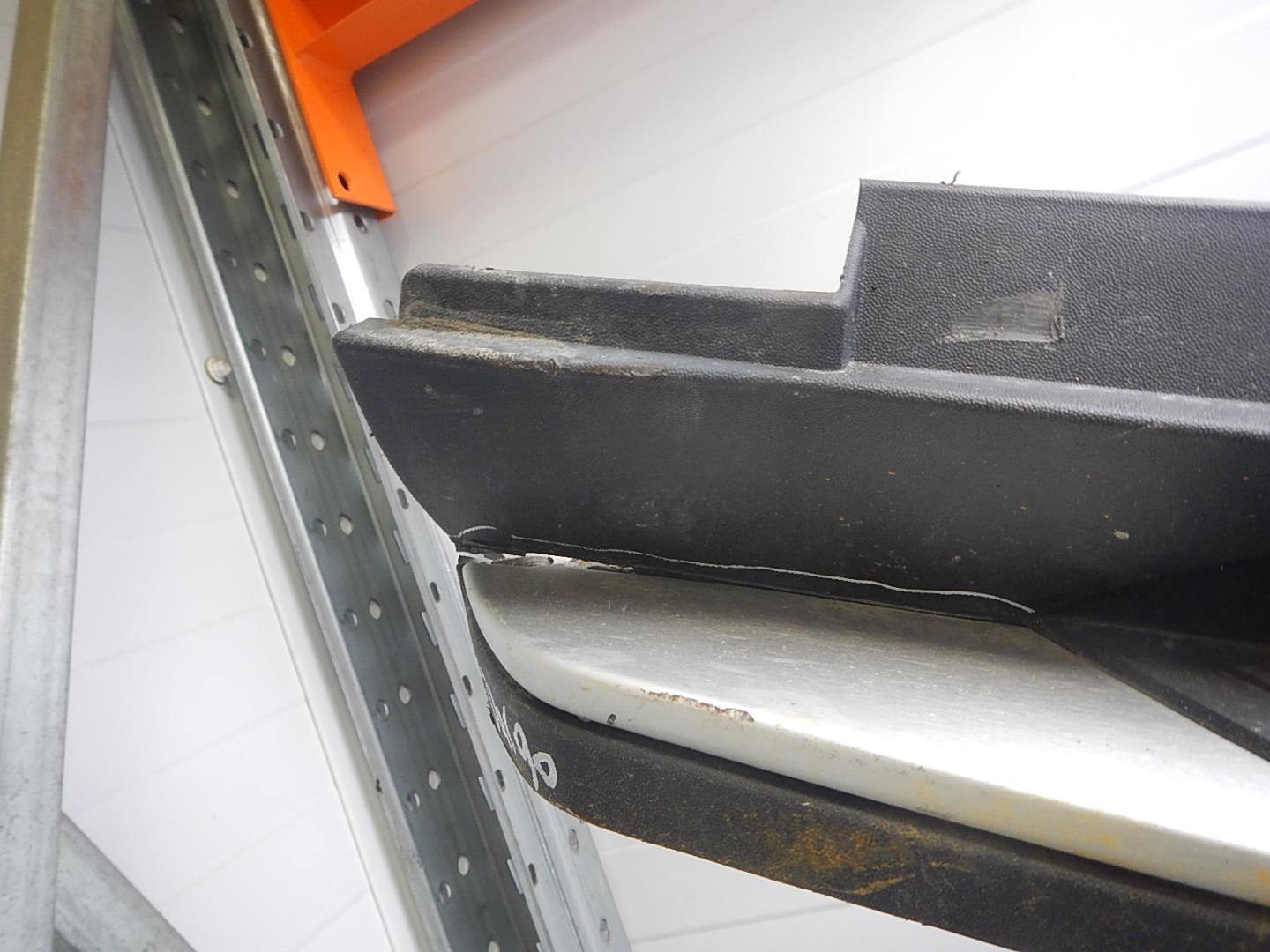 Подножка левая