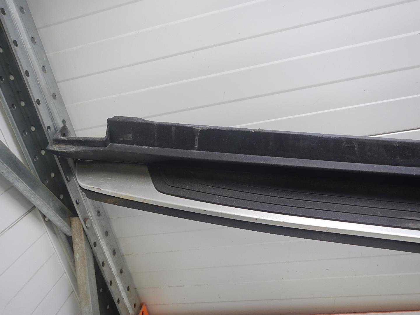 Подножка левая