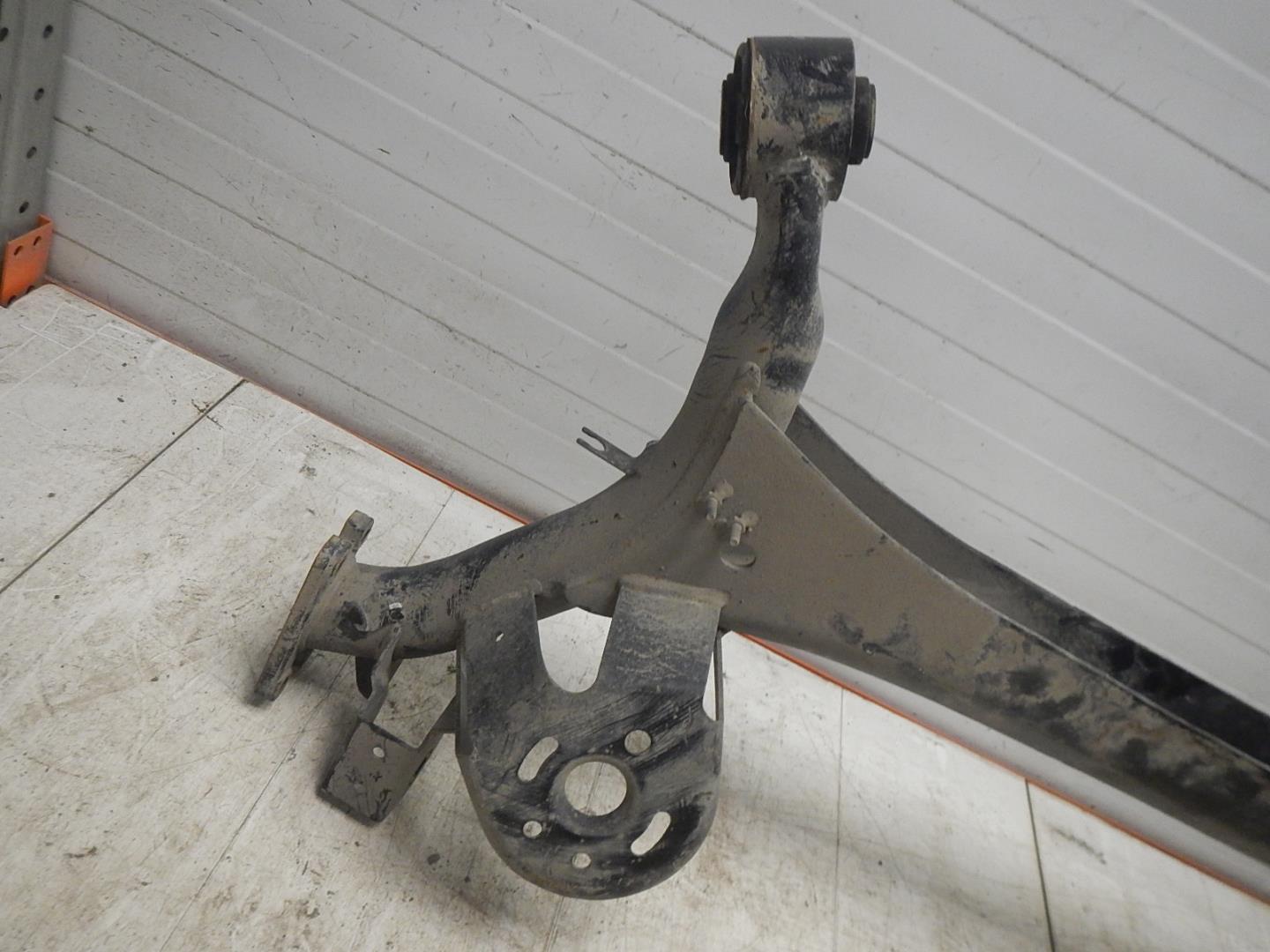 Балка задняя