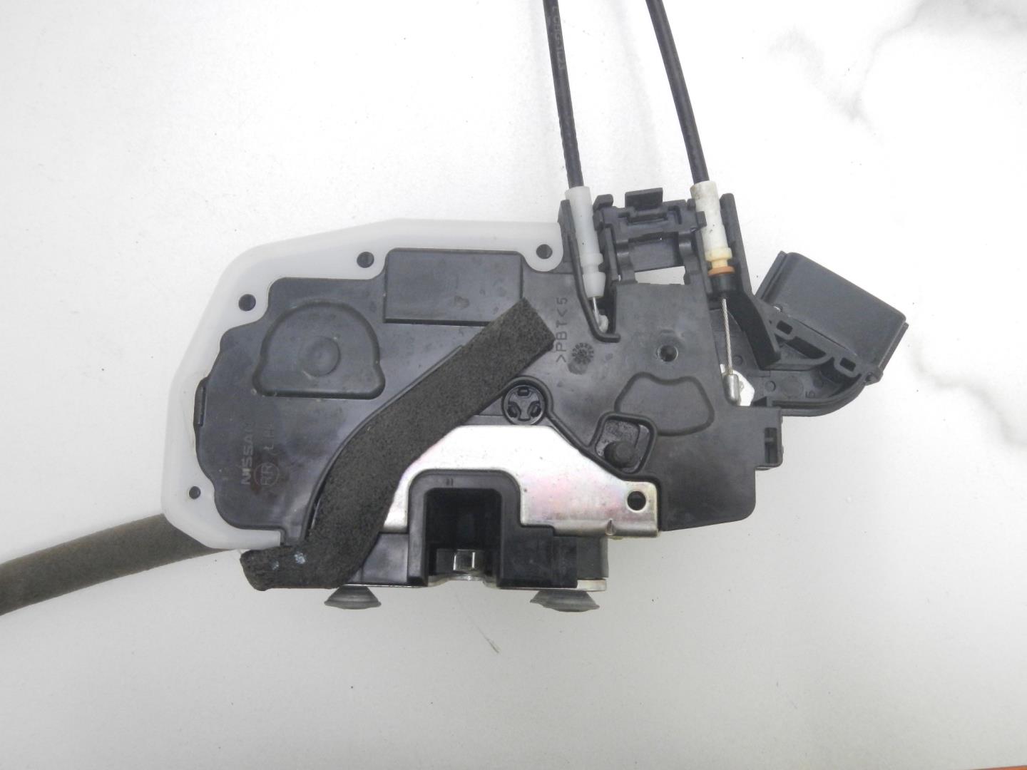 Замок двери задней левой