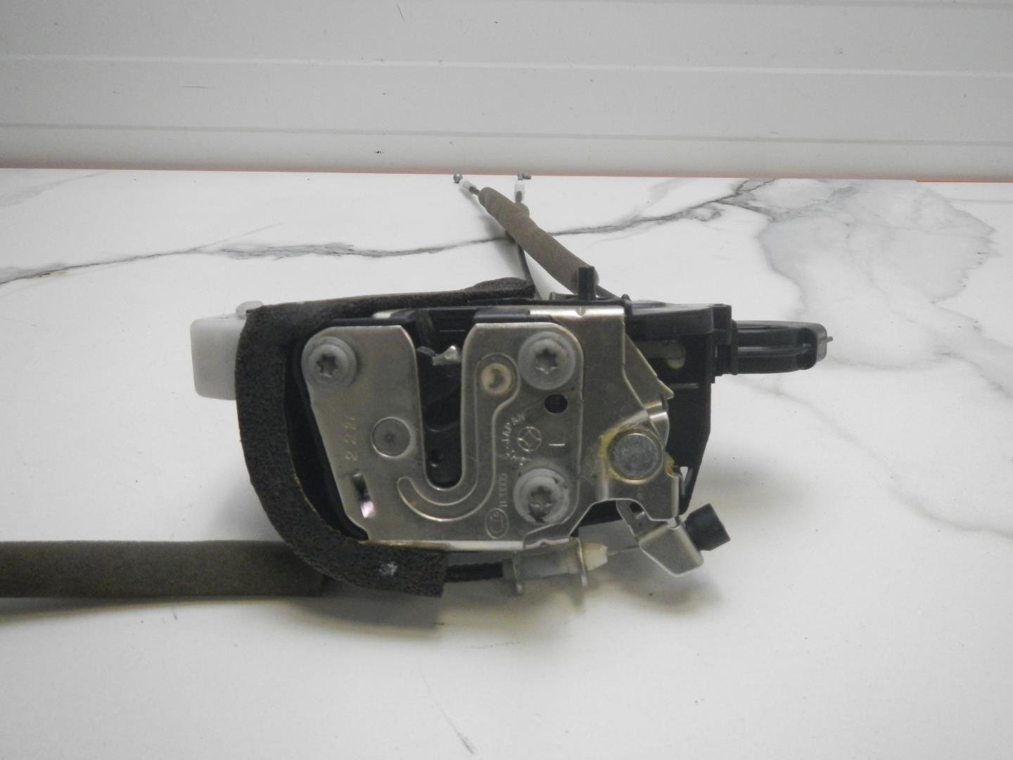 Замок двери задней левой