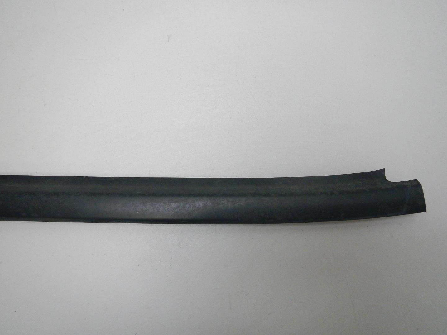 Накладка стекла заднего левого