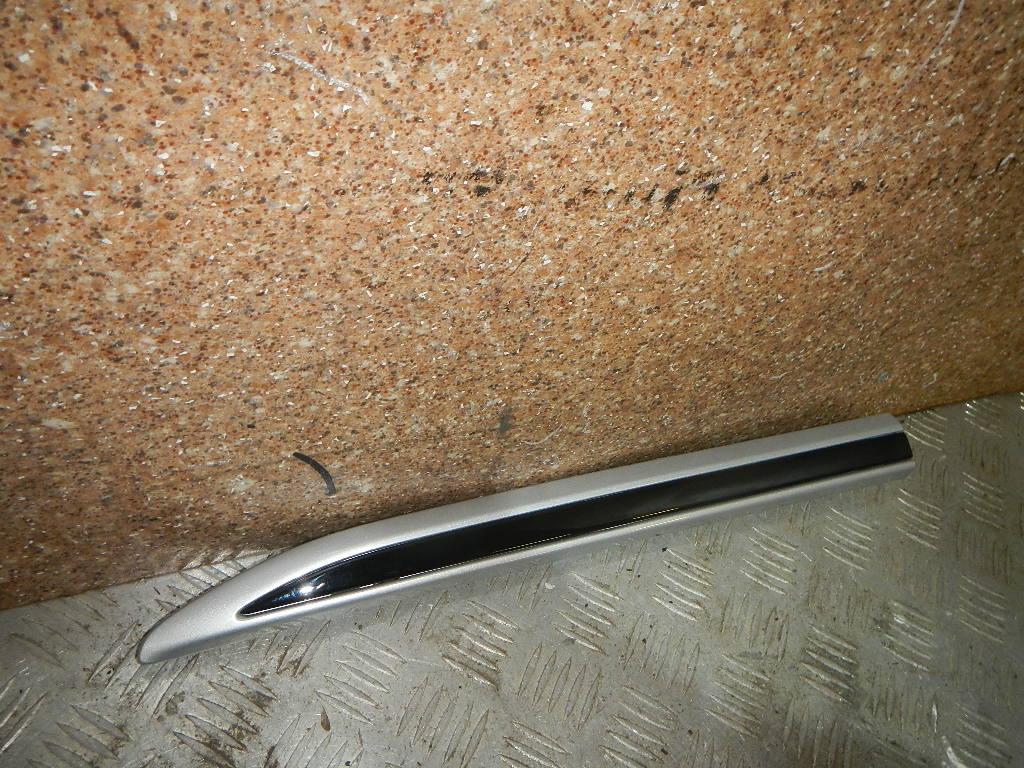 Накладка двери задней правой