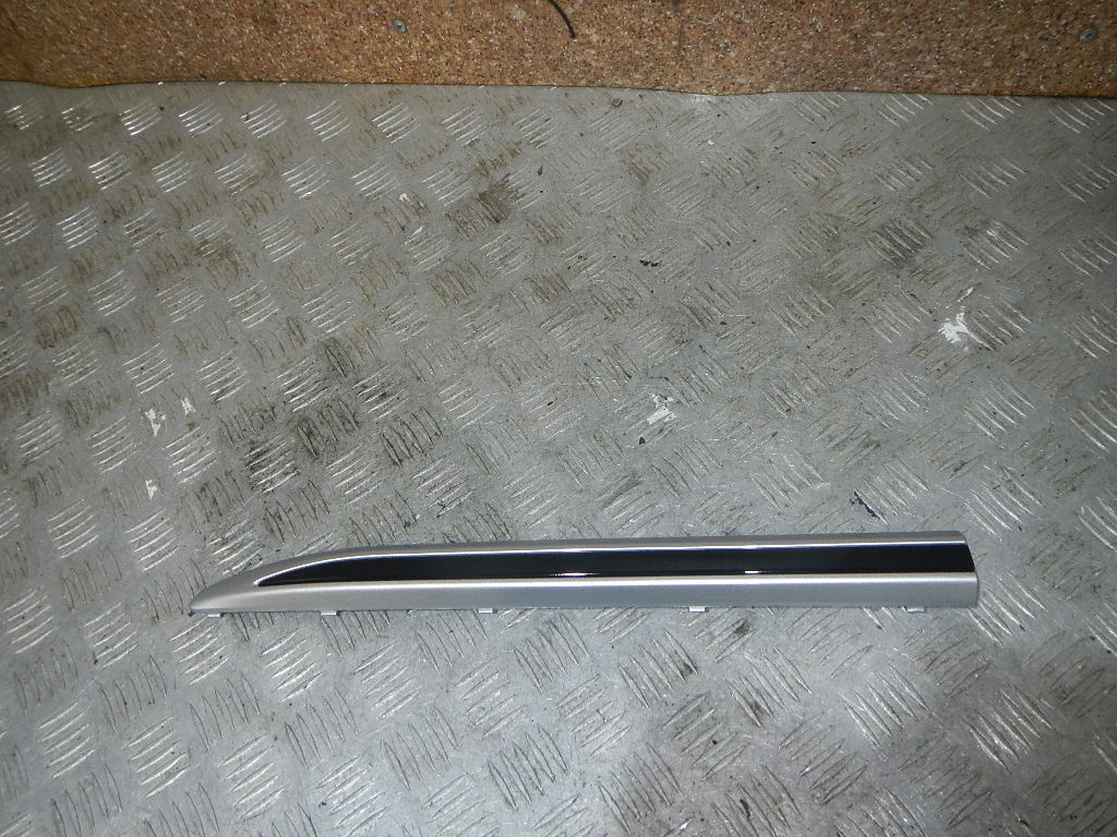 Накладка двери задней правой