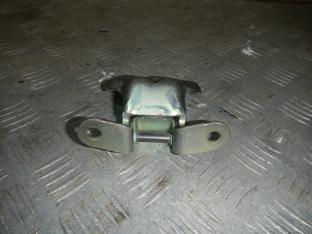 Петля двери передней правой верхняя