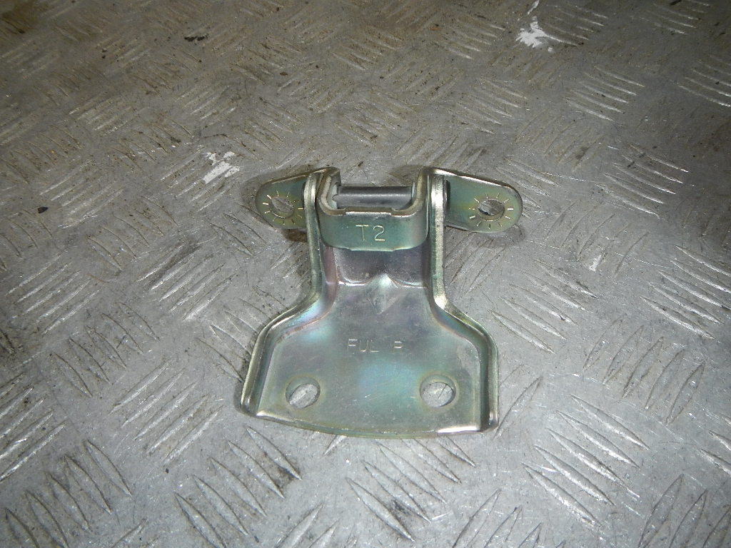 Петля двери передней правой верхняя